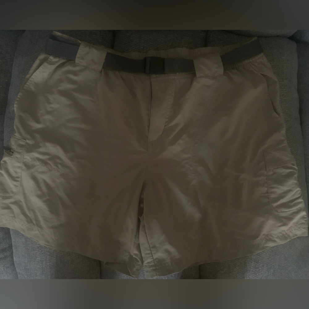 Columbia Men's Tan Shorts